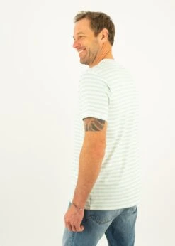 T-Shirt JOHANN GreenStriped 9 T-Shirt JOHANN GreenStriped -Noorlys noorlys shooting nachhaltig fair produziert cool sommer schoen 39