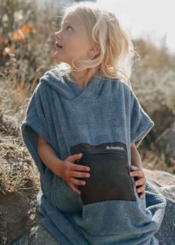 Kinder-Surf-Poncho MALIA StormyWeather 24 Kinder-Surf-Poncho MALIA StormyWeather -Noorlys poncho beige hoodie kids nachhaltig noorlys