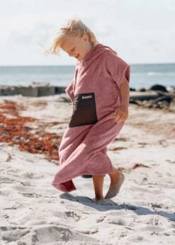 Kinder-Surf-Poncho MALIA OldRose 5 Kinder-Surf-Poncho MALIA OldRose -Noorlys poncho fair nachhaltig bio kuschlig weich mode cool
