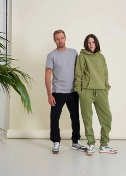 T-Shirt JOHANN UltimateGrey 30 T-Shirt JOHANN UltimateGrey -Noorlys stills nachhaltig bio fair produziert warm winter 55