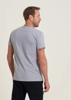 T-Shirt JOHANN UltimateGrey 34 T-Shirt JOHANN UltimateGrey -Noorlys stills nachhaltig bio fair produziert warm winter 59