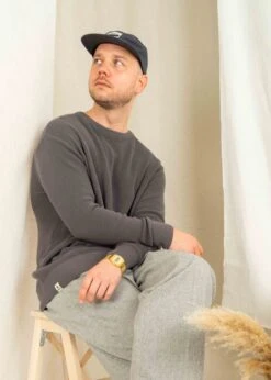 Strickpullover JORI Anthracite 23 Strickpullover JORI Anthracite -Noorlys summer knit spring bio nachhaltig fair produziert oeko cool schoen men women kleidung neu sommer 69