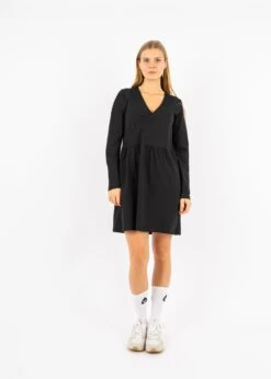 Kleid NORDFLAAR Black -Noorlys winter fair studio cozy schoen nachhaltig faire mode bio summer 227