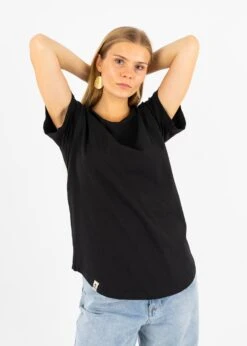 T-Shirt SCHIER Black 9 T-Shirt SCHIER Black -Noorlys winter fair studio cozy schoen nachhaltig faire mode bio summer 65