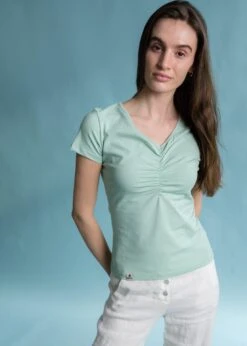 T-Shirt RIFFELIG CameoGreen 10 T-Shirt RIFFELIG CameoGreen -Noorlys women nachhaltig fair oeko fruehlingsdrop kuschlig warm